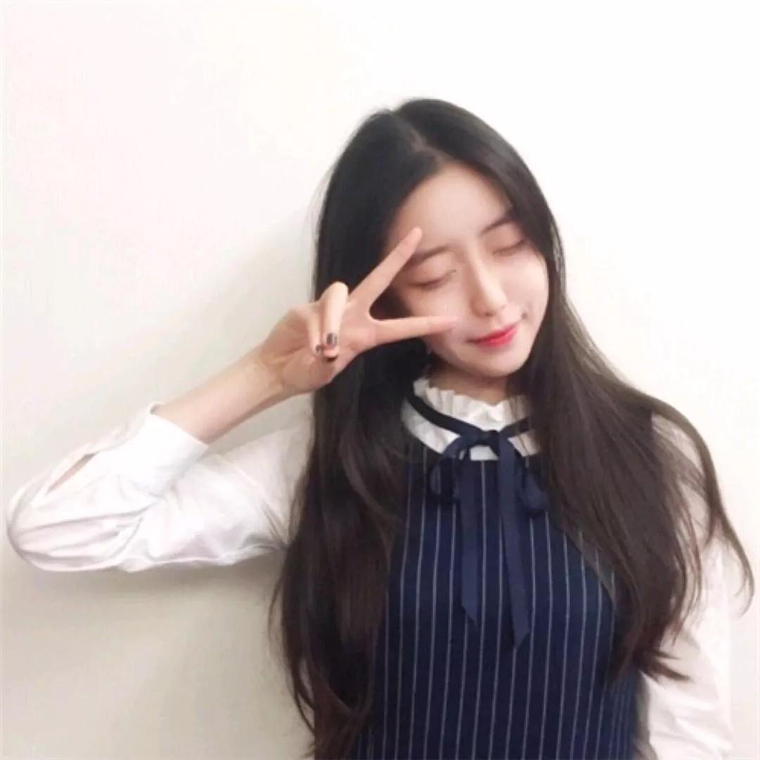 长夜思君处，梦回月影中。夜深念故人 三更冷月照离人 夜半思君君不归 云间溪月照离