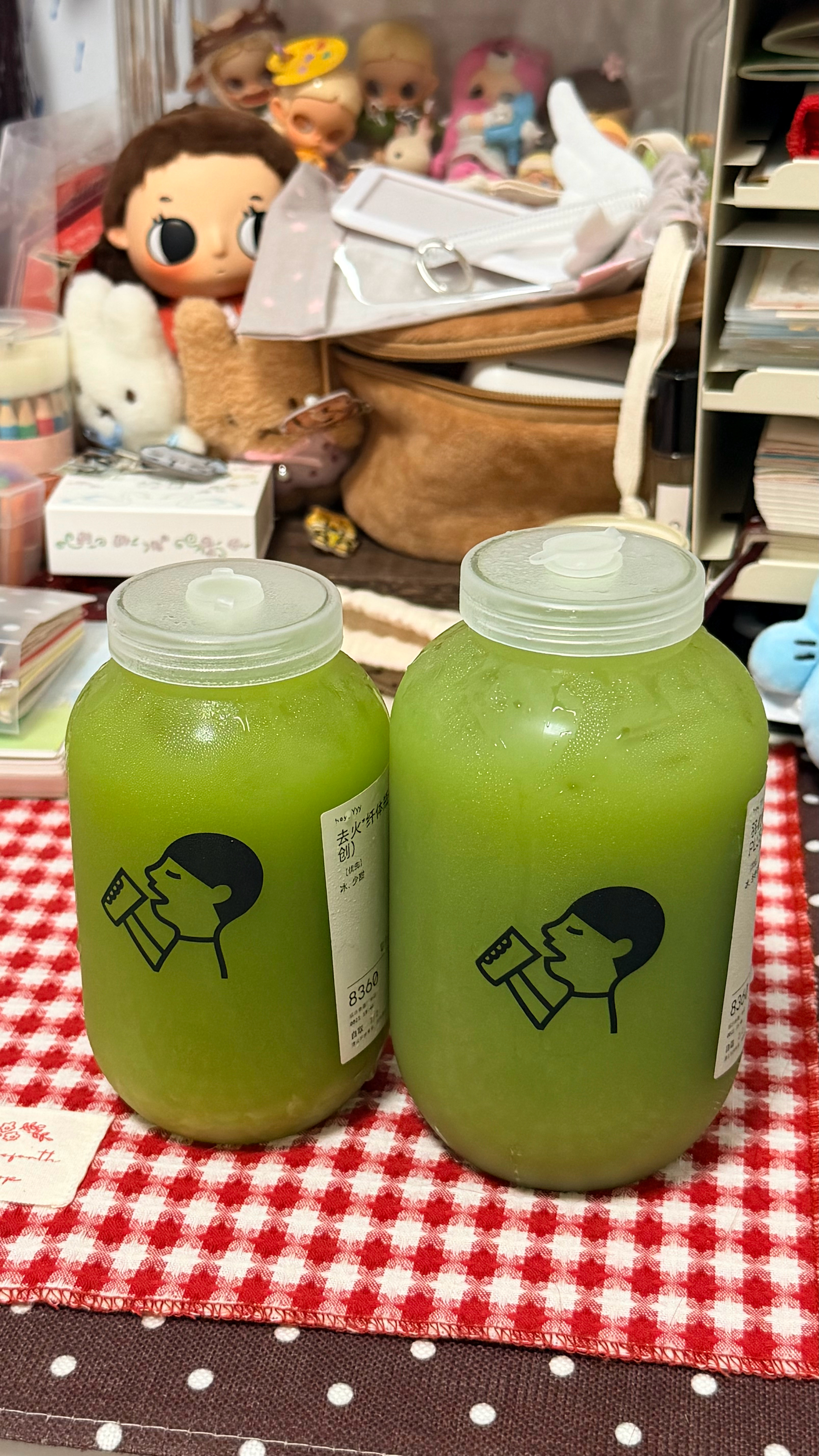 宝宝们！今天喜茶纤体瓶买大送小！！！！可惜小🧂子今天没空来找我我只能自己含泪喝