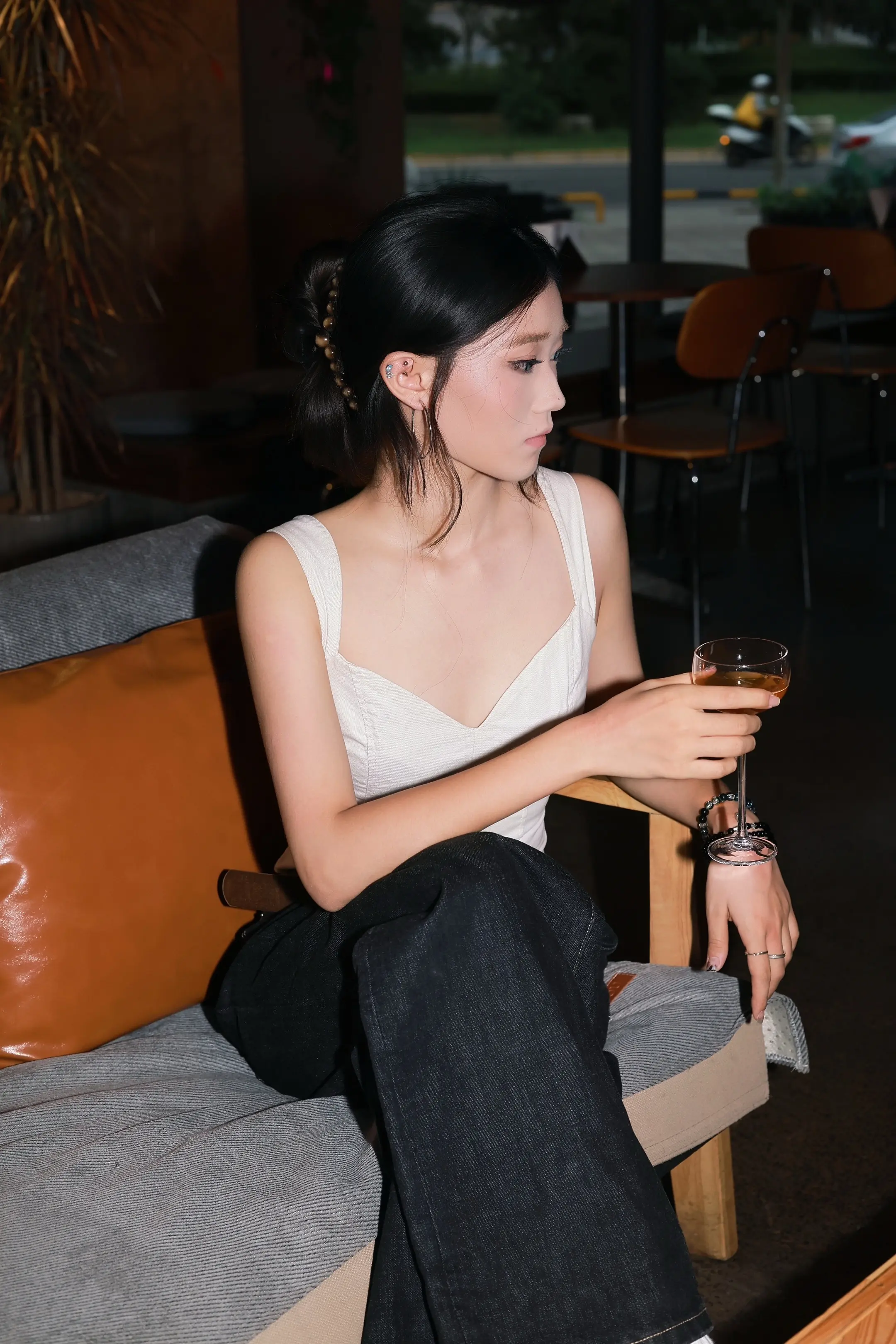 氛围感酒馆➕超酷妹妹，轻轻松松出片！