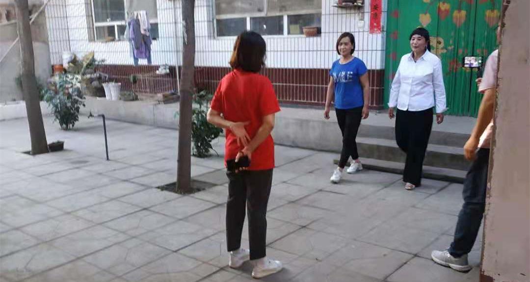 #媳妇想做自媒体该怎么劝#
哈哈！你是要劝媳妇做自媒体？还是劝媳妇不要做自媒体？