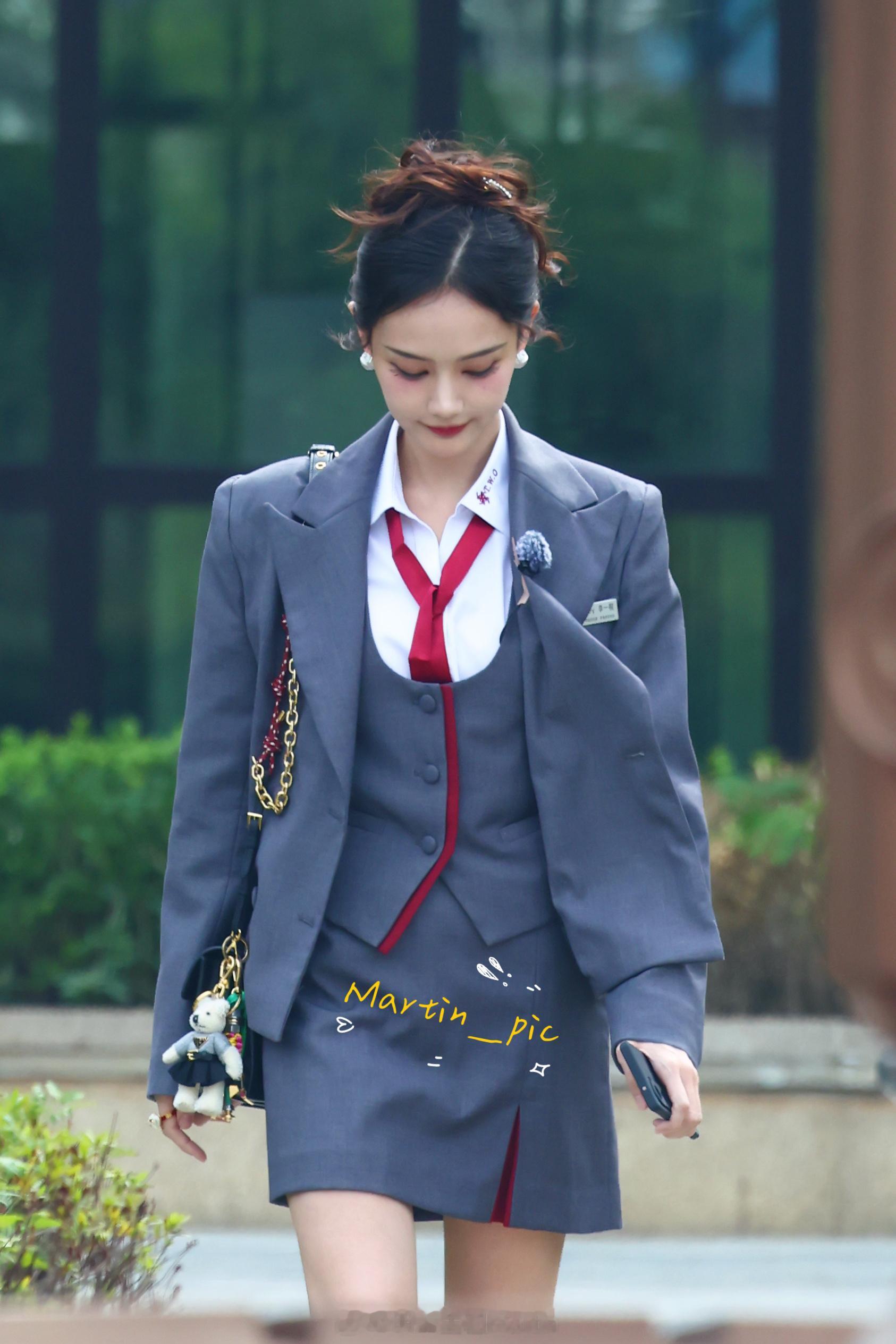 #李一桐[超话]##田曦薇李一桐车窗比耶##女子推理社##李一桐女子推理社##今