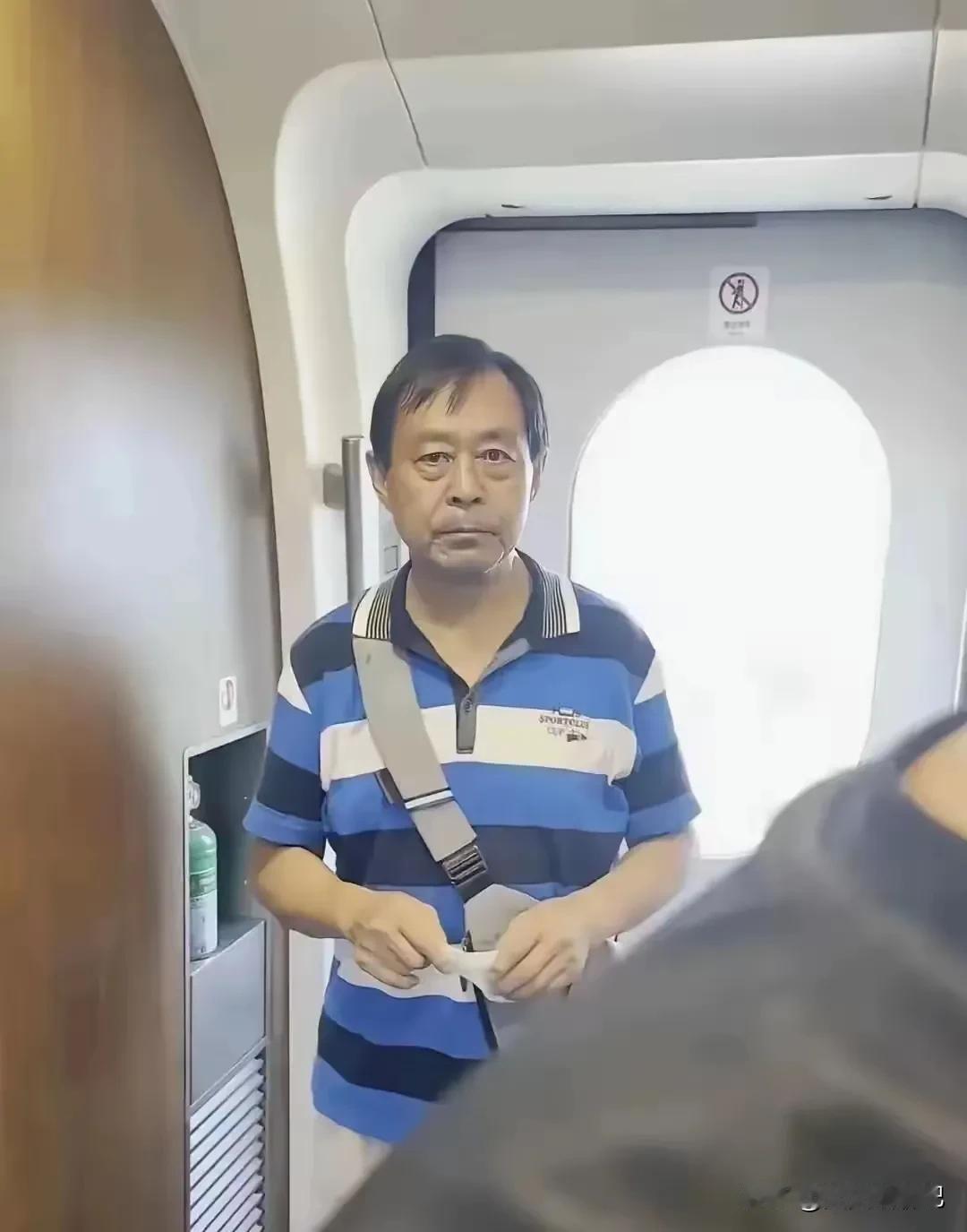 说心里话，
这位网红真的是够意思了，
没有一点架子，
据说他的闪电五连鞭无人能敌