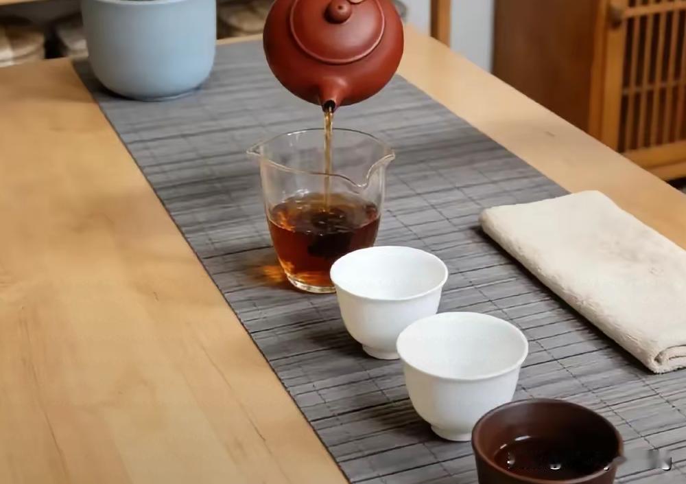 上联:酒里千秋梦，下联:请高手对茶道万世情。