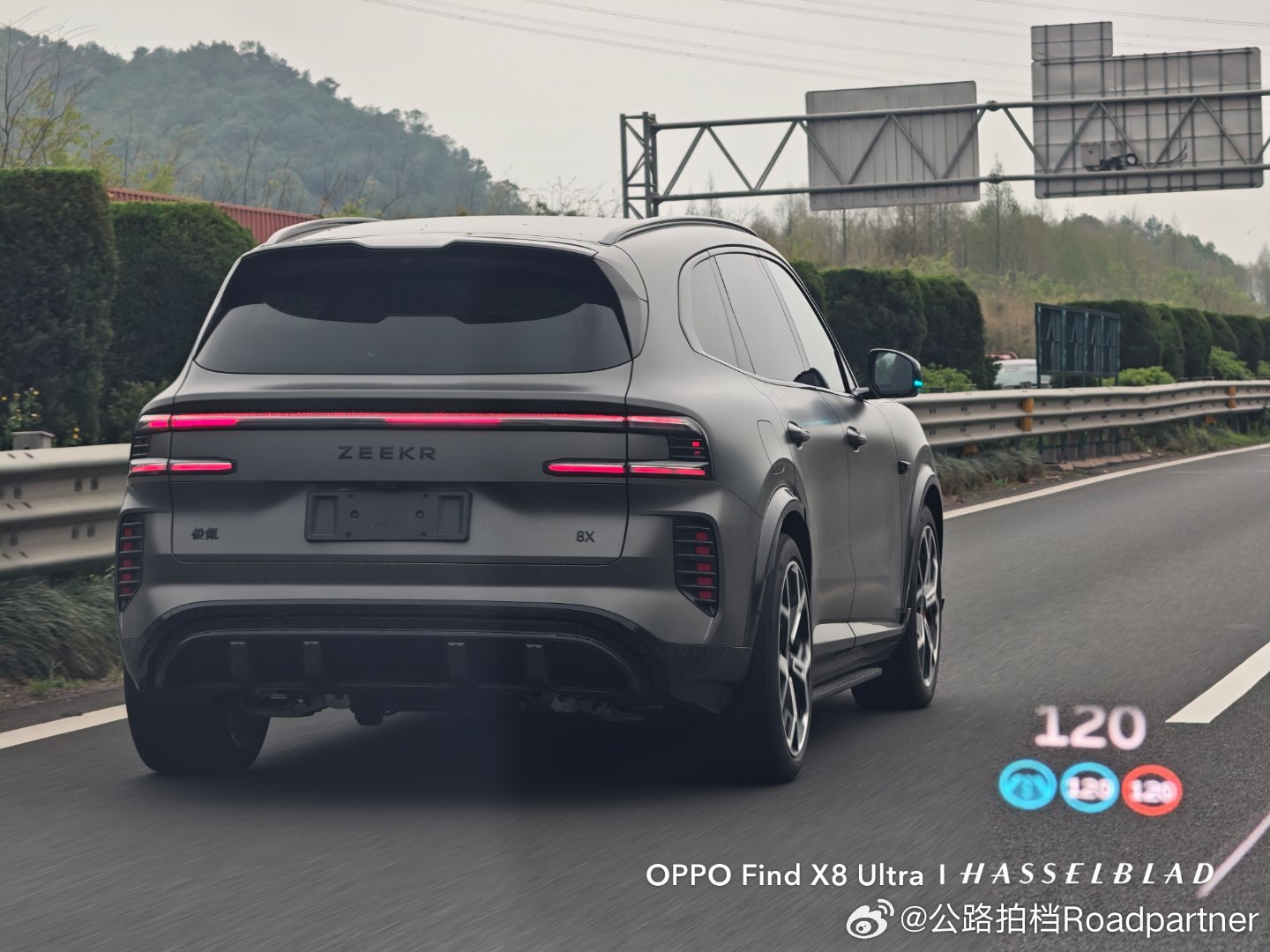 不愧是杭甬高速，这么快就能见到刚上的8X这侧面设计，和尾部的线条设计，非常运动，