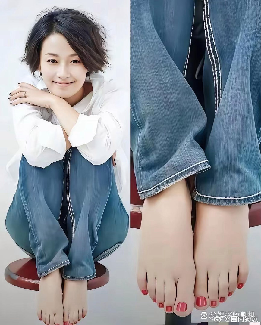 马伊琍气质依旧超美，优雅又大气，连脚丫都胖嘟嘟的，软萌又可爱。 
