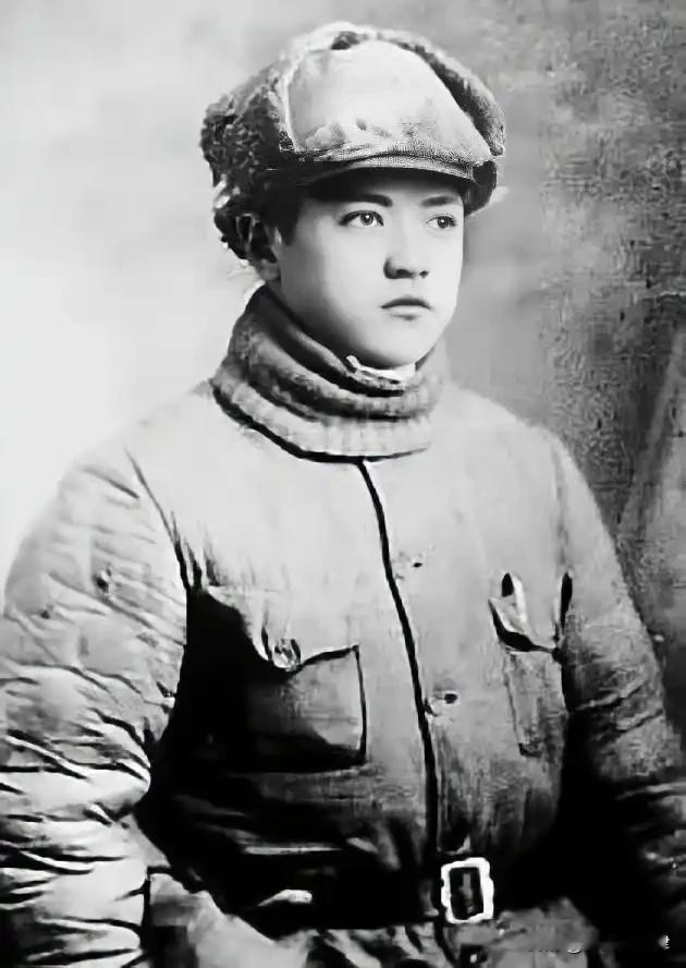 开国大典前的惊险一幕：一个烟头揪出3000多国民党特务
 
1949年，开国大典