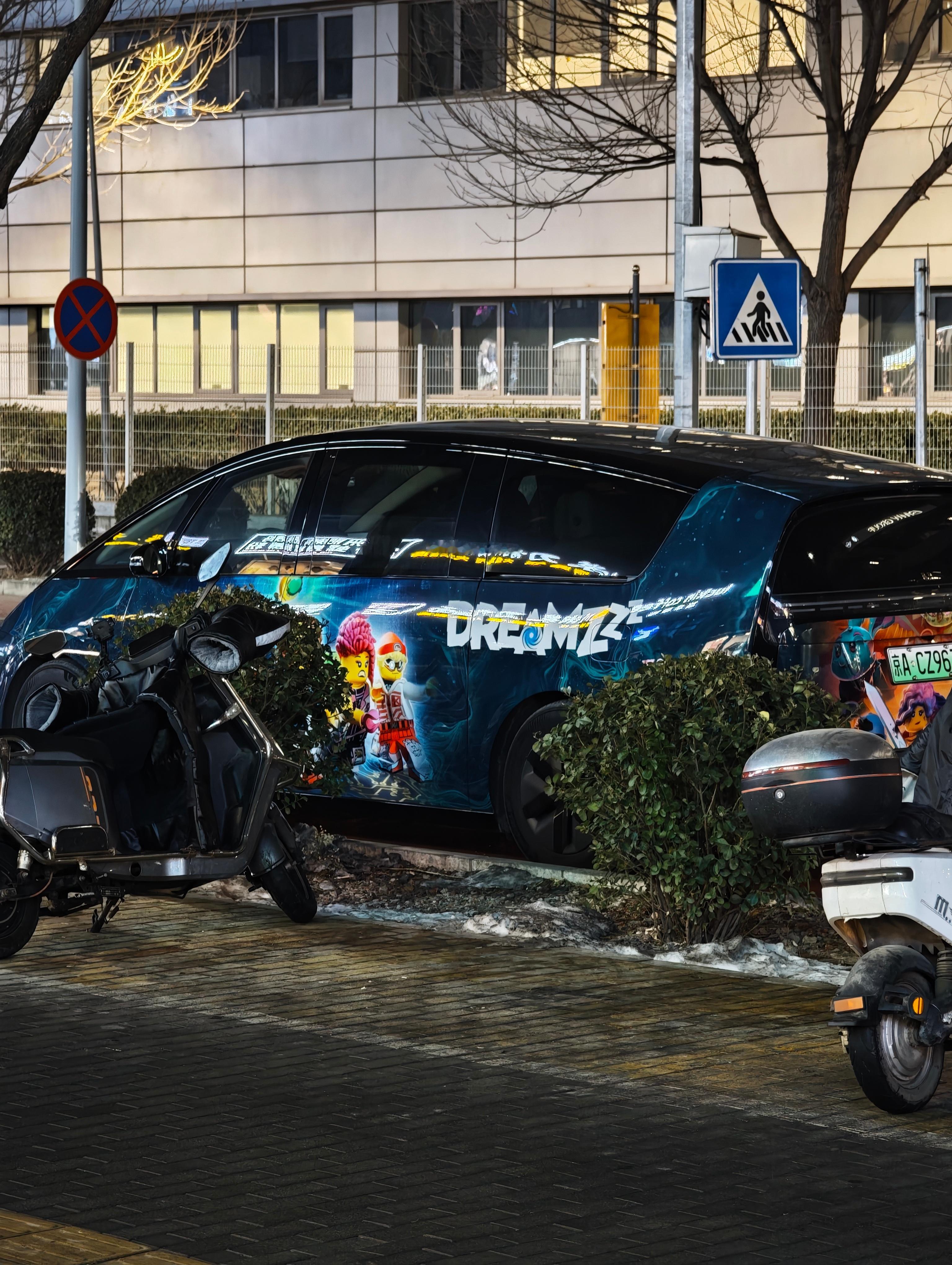 我有种感觉：路上有涂装的MEGA，可能比没有涂装的还要多好在MEGA车主的审美普