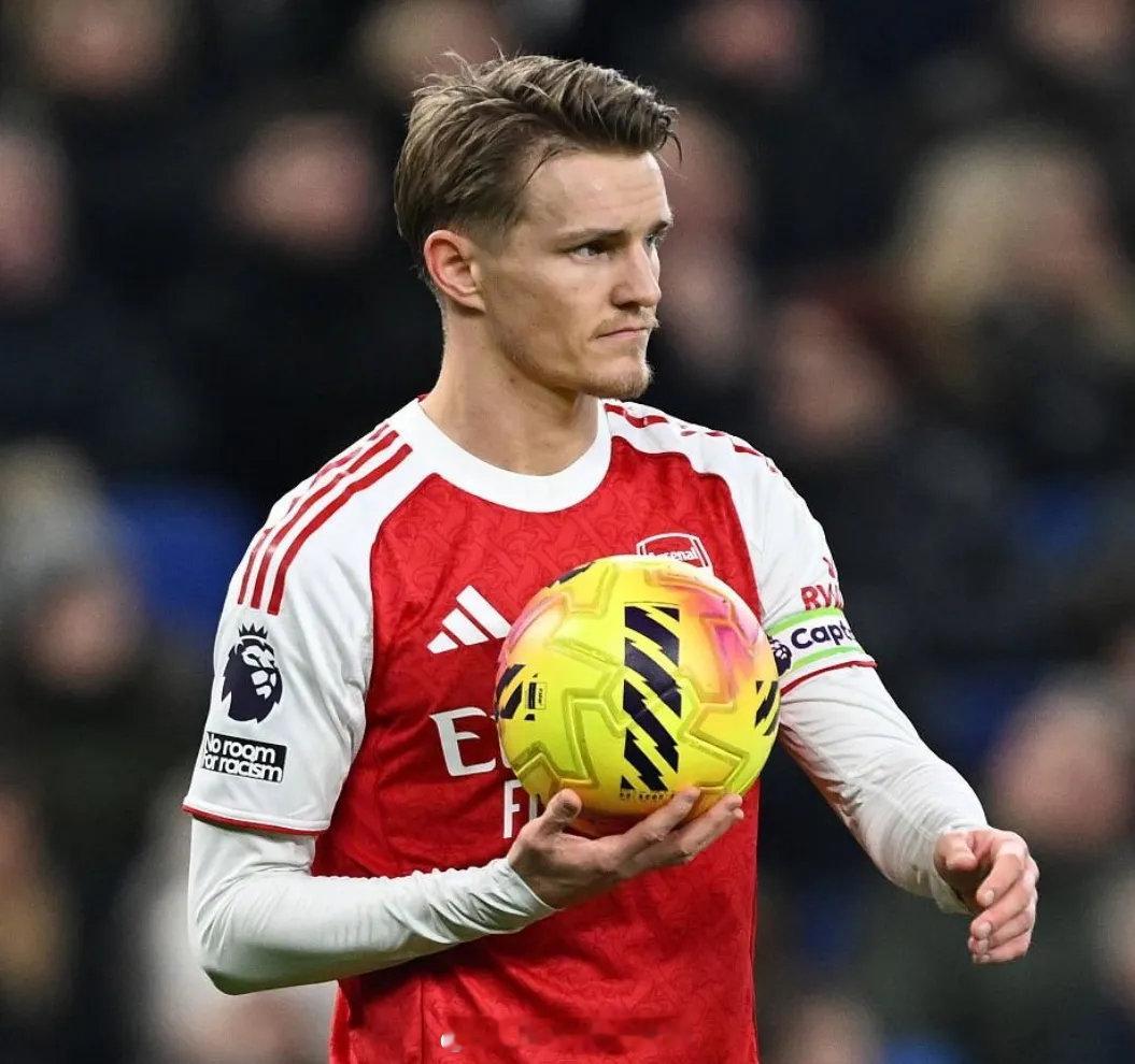 （对布莱顿之前）本赛季厄德高在英超平均每90分钟创造2.5次运动战机会，在出战5