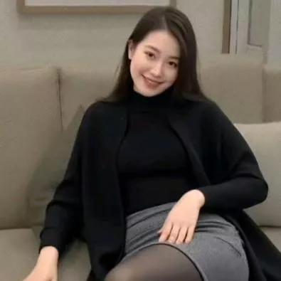 优雅黑裙搭配，气质女神范儿，尽显温柔美丽。气质黑裙搭配 轻奢时尚黑裙 性感黑裙穿