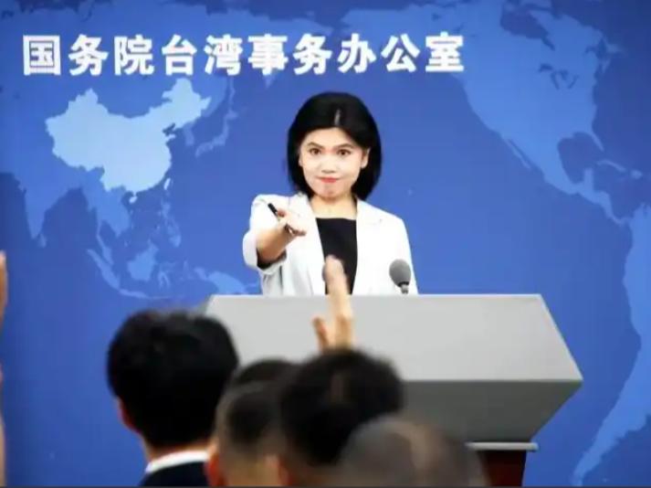 国台办一句话，民进党彻底慌了！就在国台办释放 "统一后可参与制度设计" 的善意后