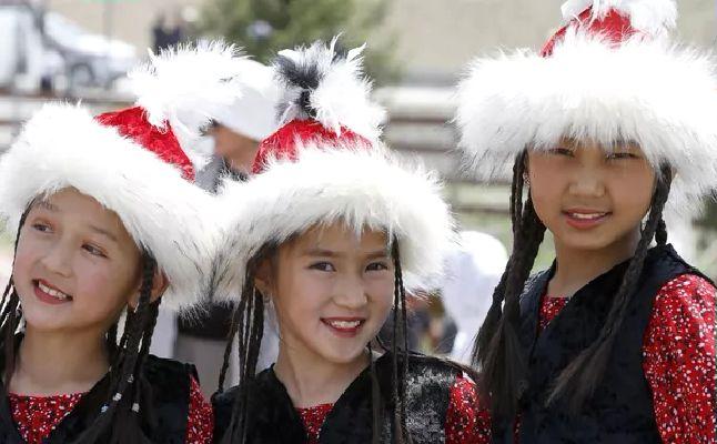世界各地女性的传统服饰
