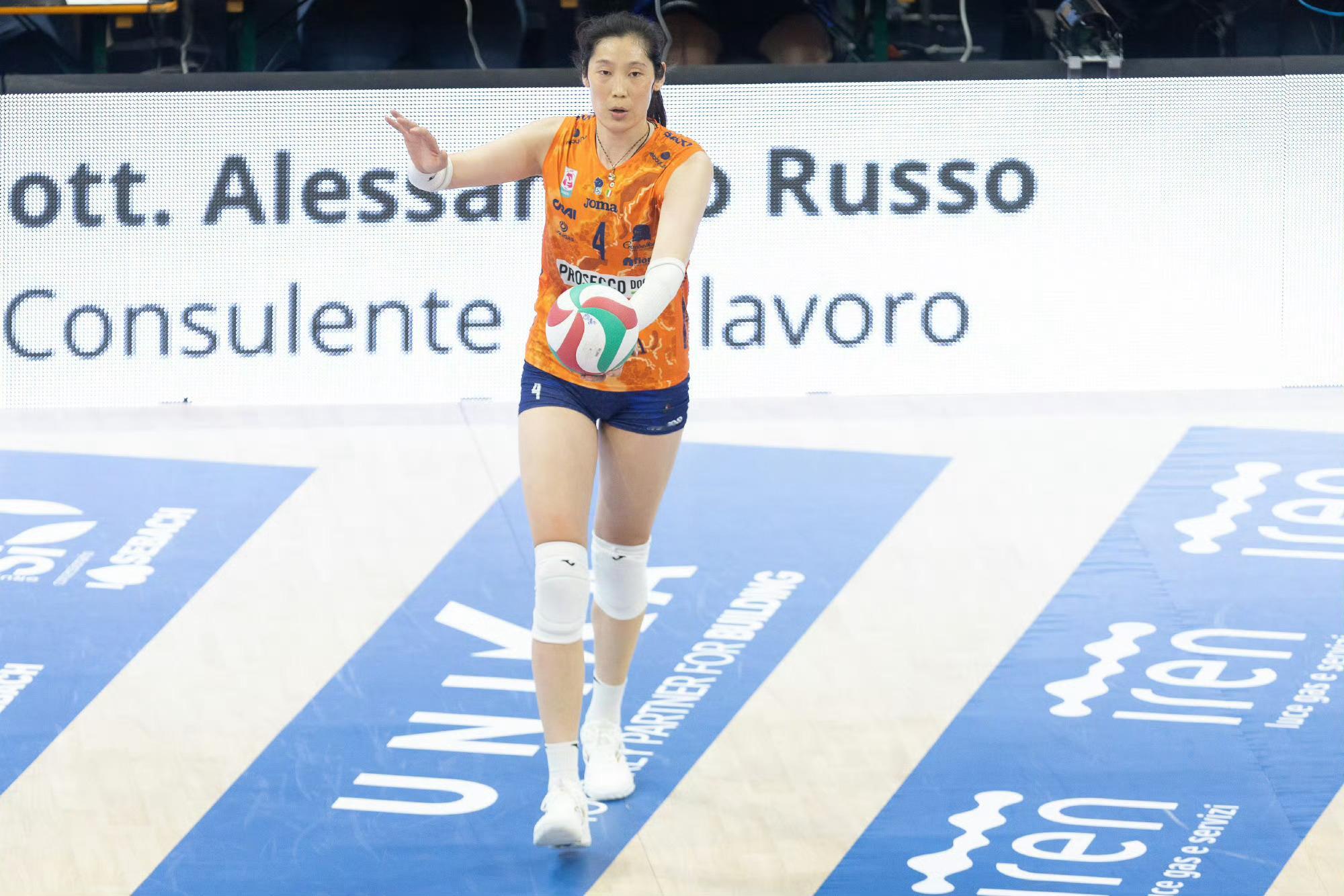 稳扎稳打剑指冠军！朱婷意甲决赛高效拿分，科内利亚诺手握冠军点意甲女排联赛五场三胜