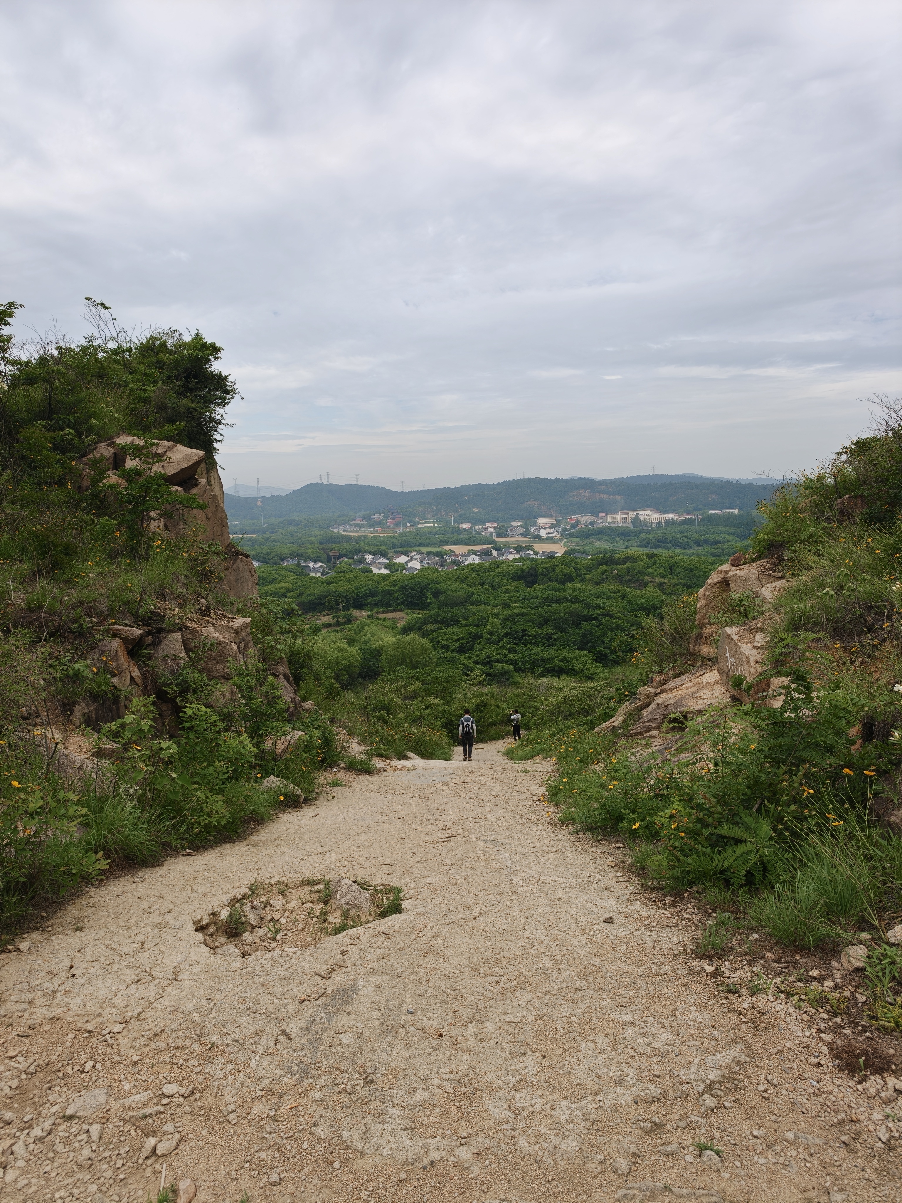 5.30。多云间晴，苏州灵树线。（发一条库存。）徒步 苏州·树山景区