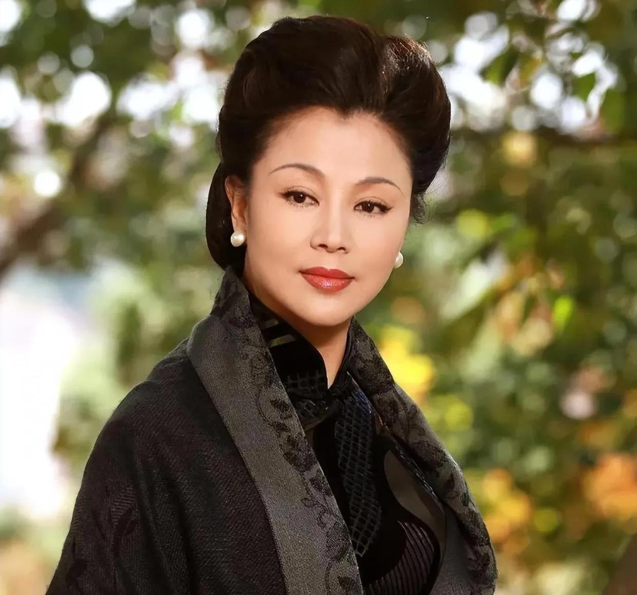 净身出户也不放弃儿子，做了38年单亲妈妈，如今儿子成了她的骄傲

19岁那年，于