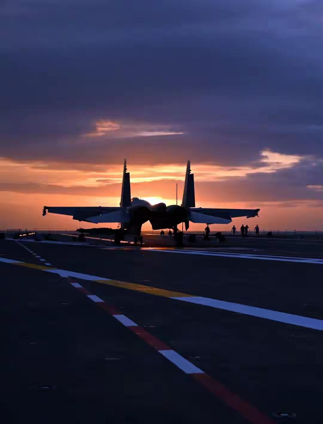 《从“租渔船视察海防”到“福建舰电磁弹射”，“中国海军”驶进深蓝》
 
1950