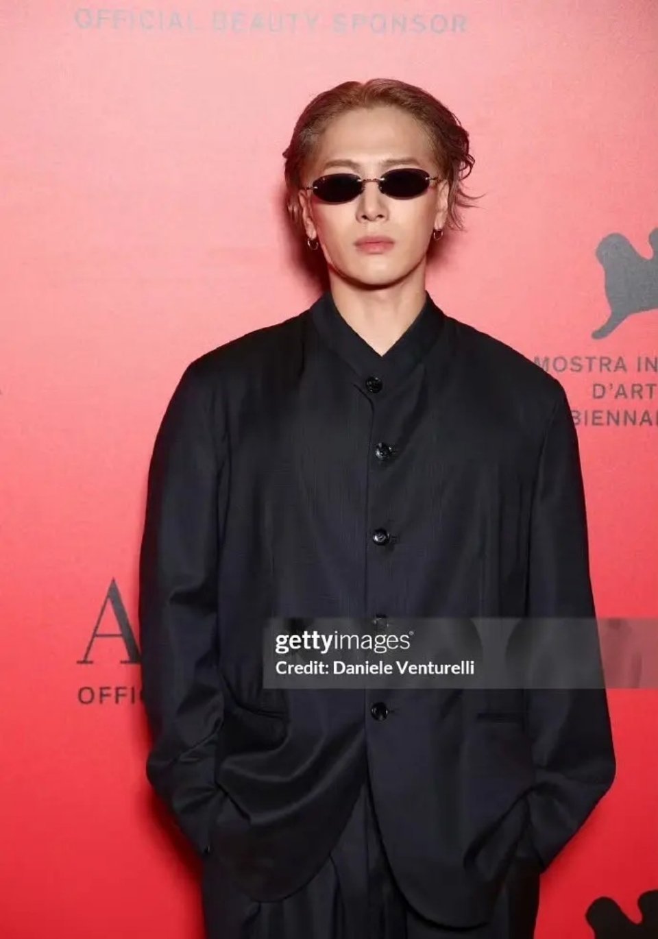 大家有没有觉得王嘉尔现在有一丝丝姨化了 ​​​