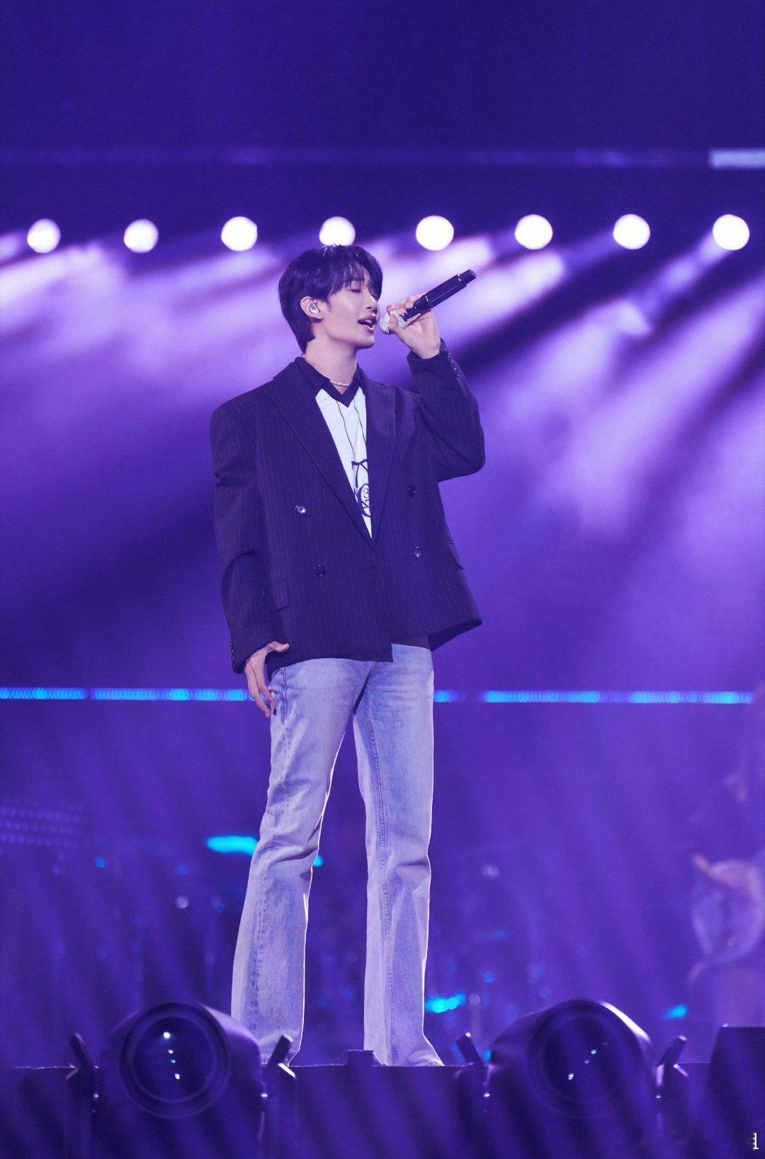 王赫野也来跳胆小鬼了 王赫野演绎胆小鬼舞蹈，打破固有印象，男生版温柔又清爽，和搭