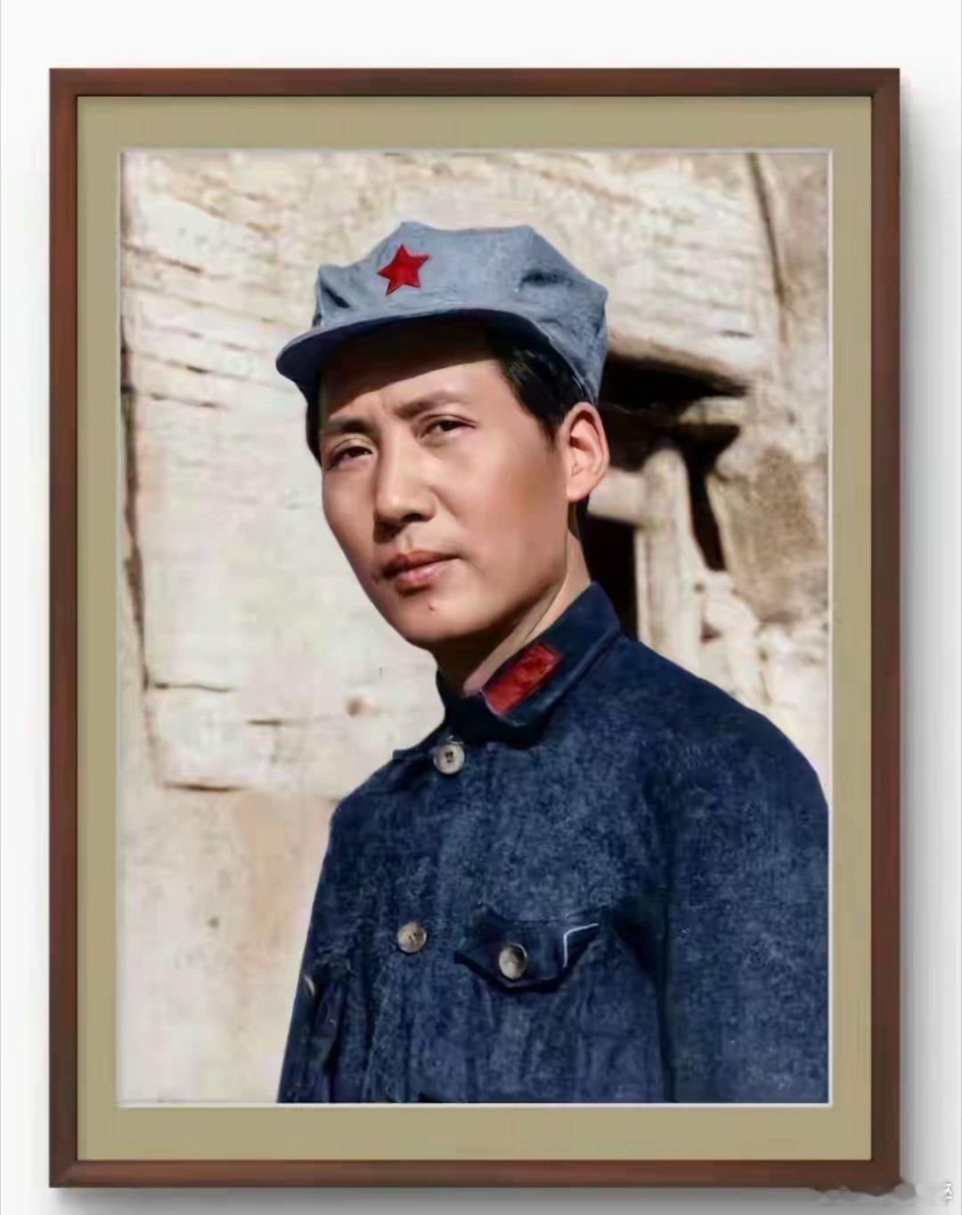 我们应当始终坚守毛泽东思想的指导地位，深入钻研领会其中蕴含的智慧精髓，并自觉把它
