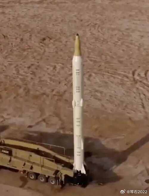伊朗亮出2000公里射程战略杀器泥石Sejjil2弹道导弹伊朗近期对鱿鱼打击使用