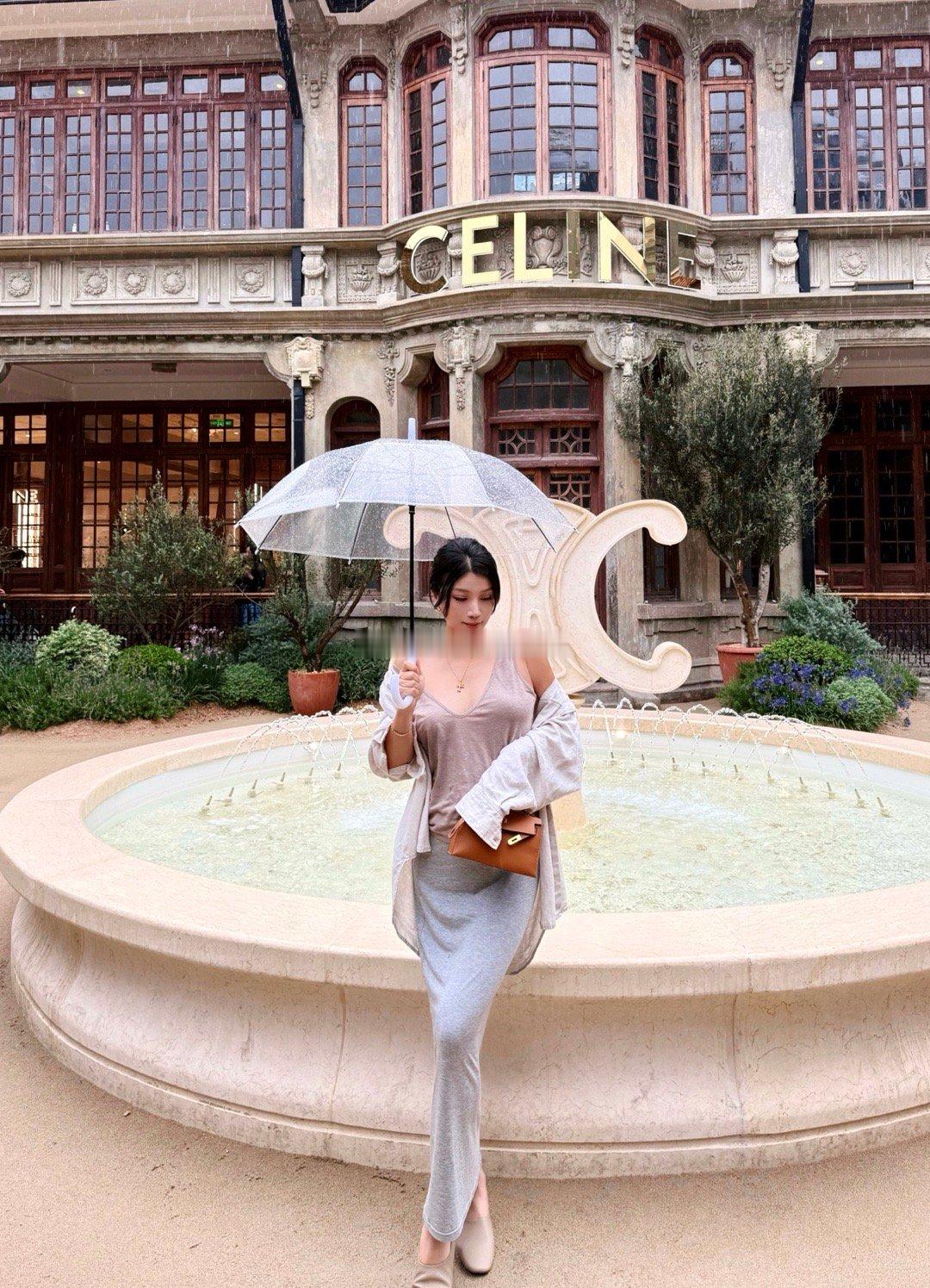 姐妹安排的台风天看展，逛街[苦涩]  ​​​