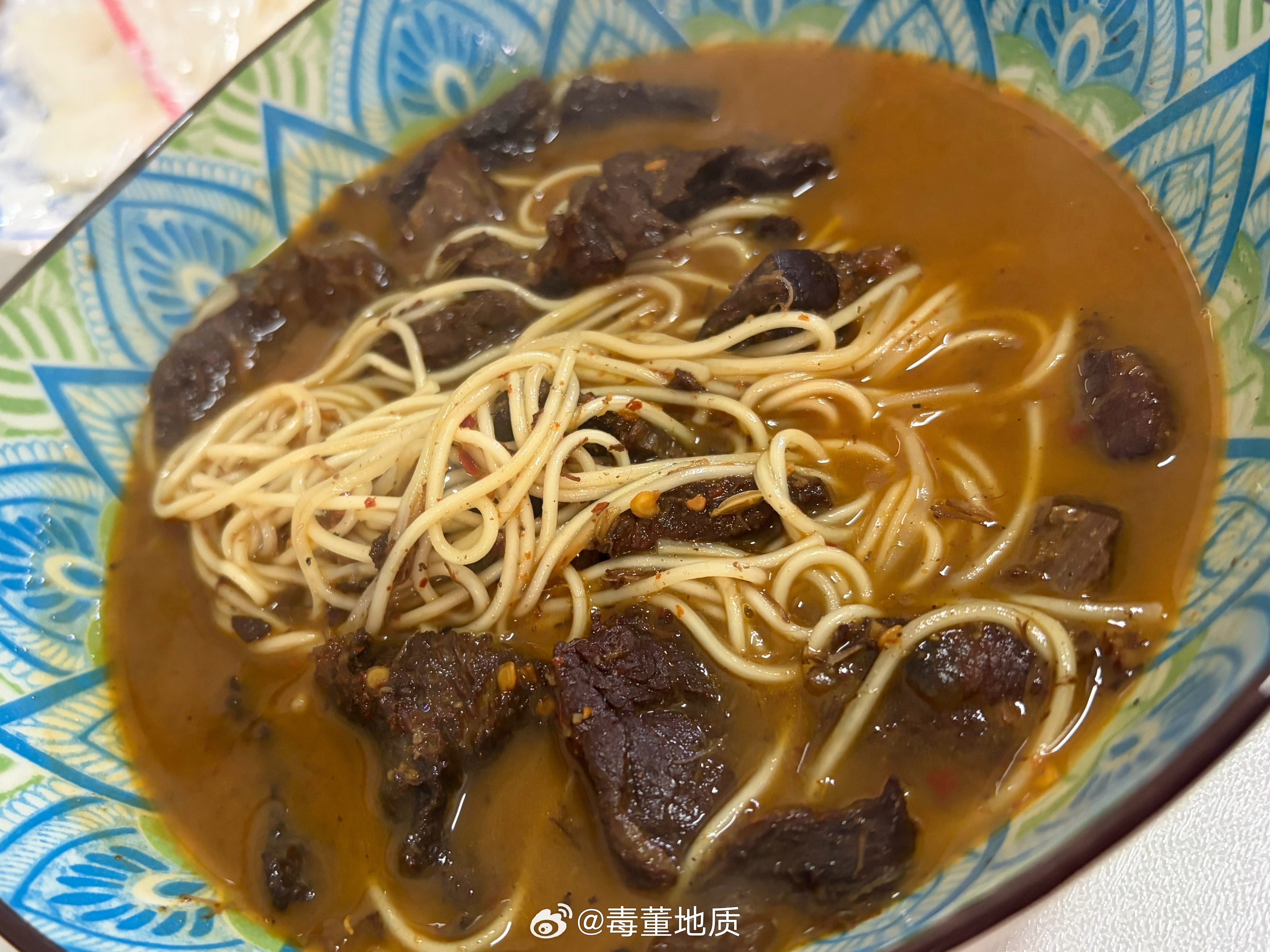 中午凑合一口，煮一碗驴肉面 