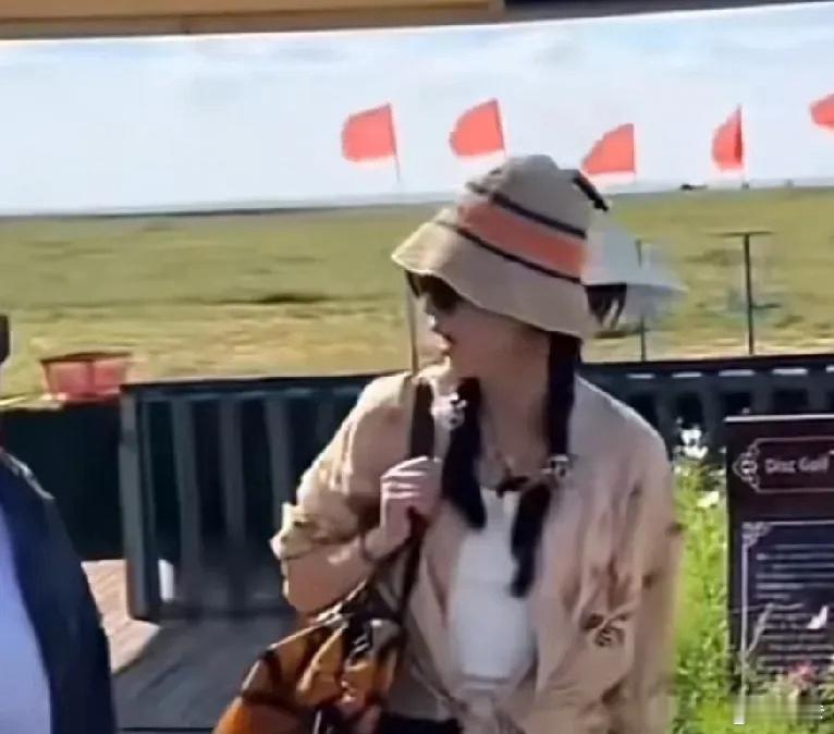 疑似黄圣依麦琳吵架路透 黄圣依如果真的和麦琳吵架了的话，怎么能这么快又回头笑了？