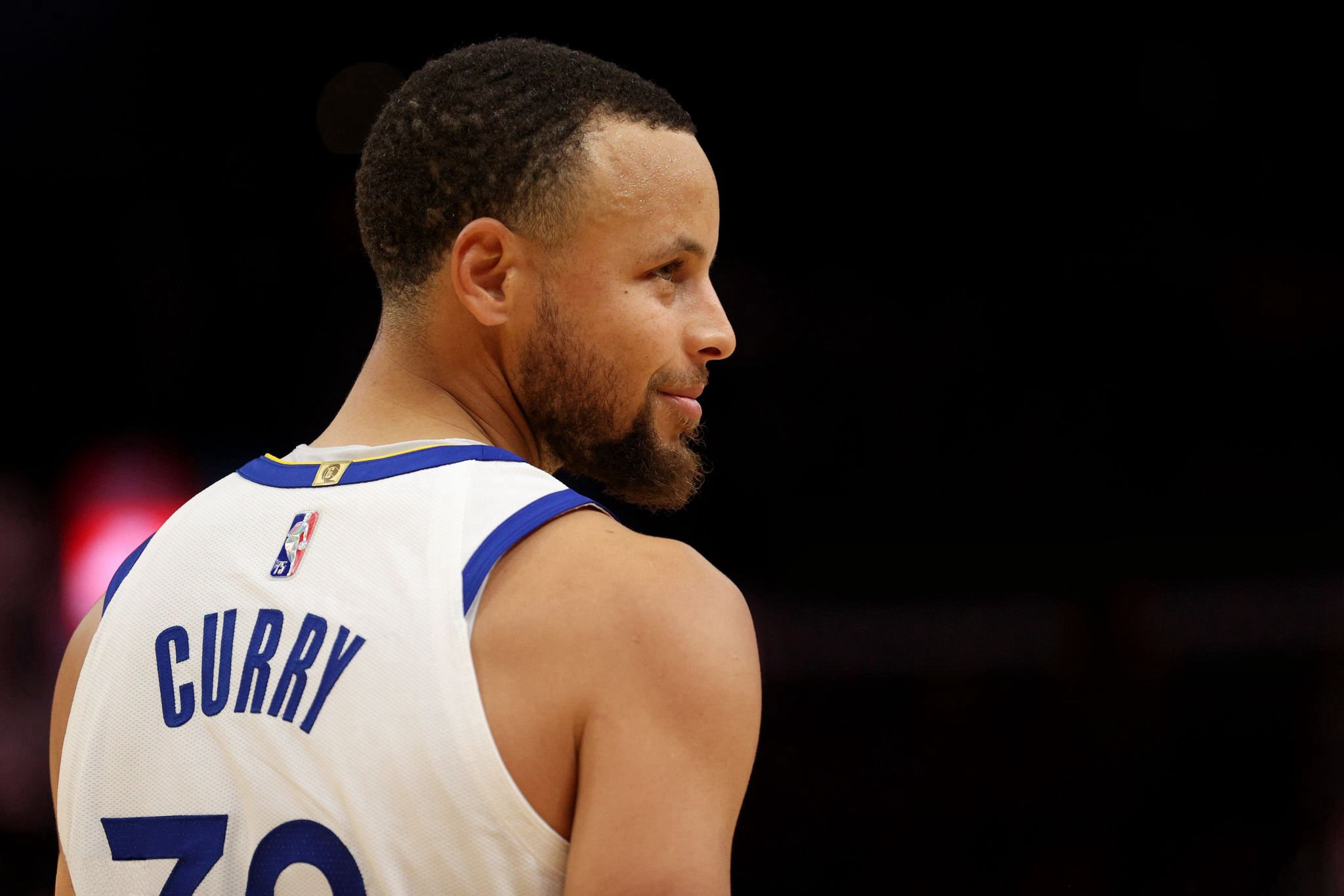 2025年的最后一个30号啦晚安斯蒂芬库里