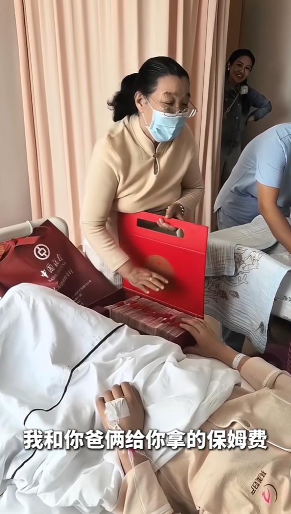 “太羡慕了！”4月29日报道，山西，一女子刚生完孩子，但她的公婆因为身体原因，不