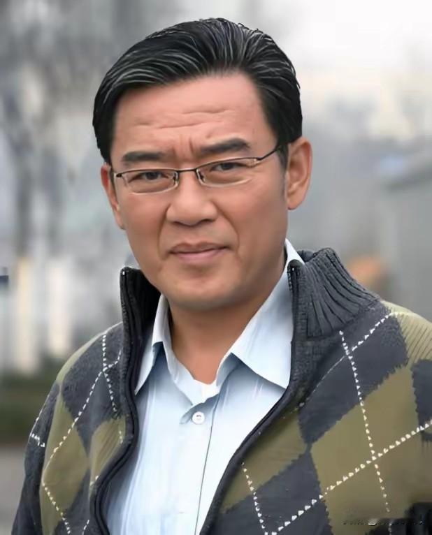 他从台湾回到大陆，找到了同父异母的大哥，见到大哥家一贫如洗，他拿出三笔钱，并且已