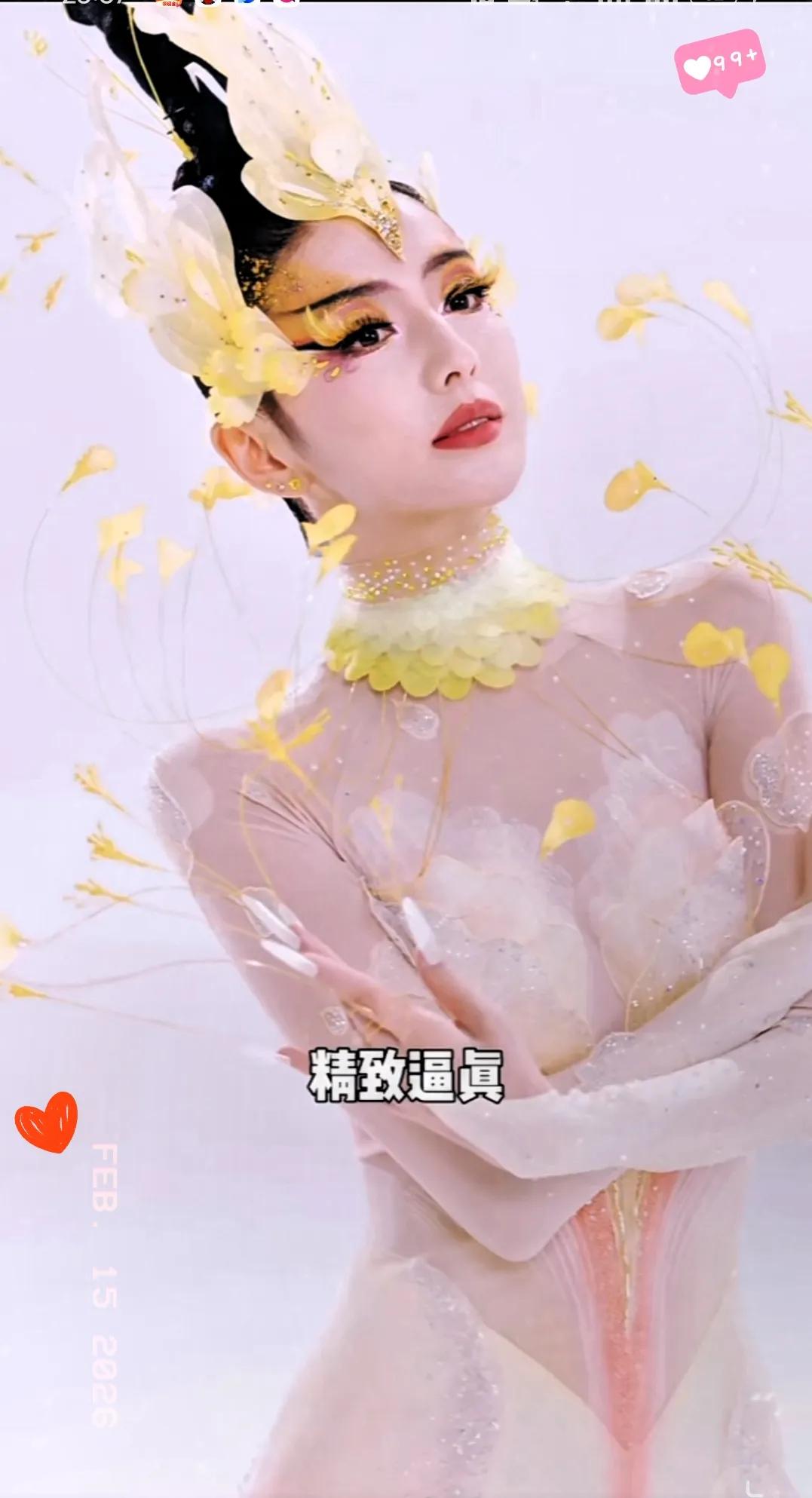 我能理解佟丽娅离婚，
也能祝福她重新恋爱，
可我实在没想到，43岁的她穿上国风造