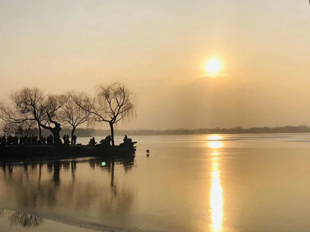 好些日子没和好友一起聚餐了，一来是好友的妹妹病重入院，需她经常陪护，二来是夏季炎