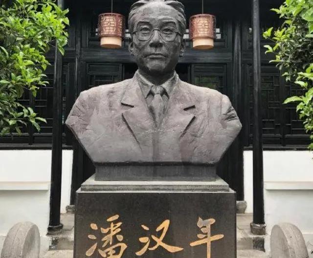 1955年，时任上海市副市长的潘汉年在北京开会期间遭到逮捕，随后神秘“失踪”。直