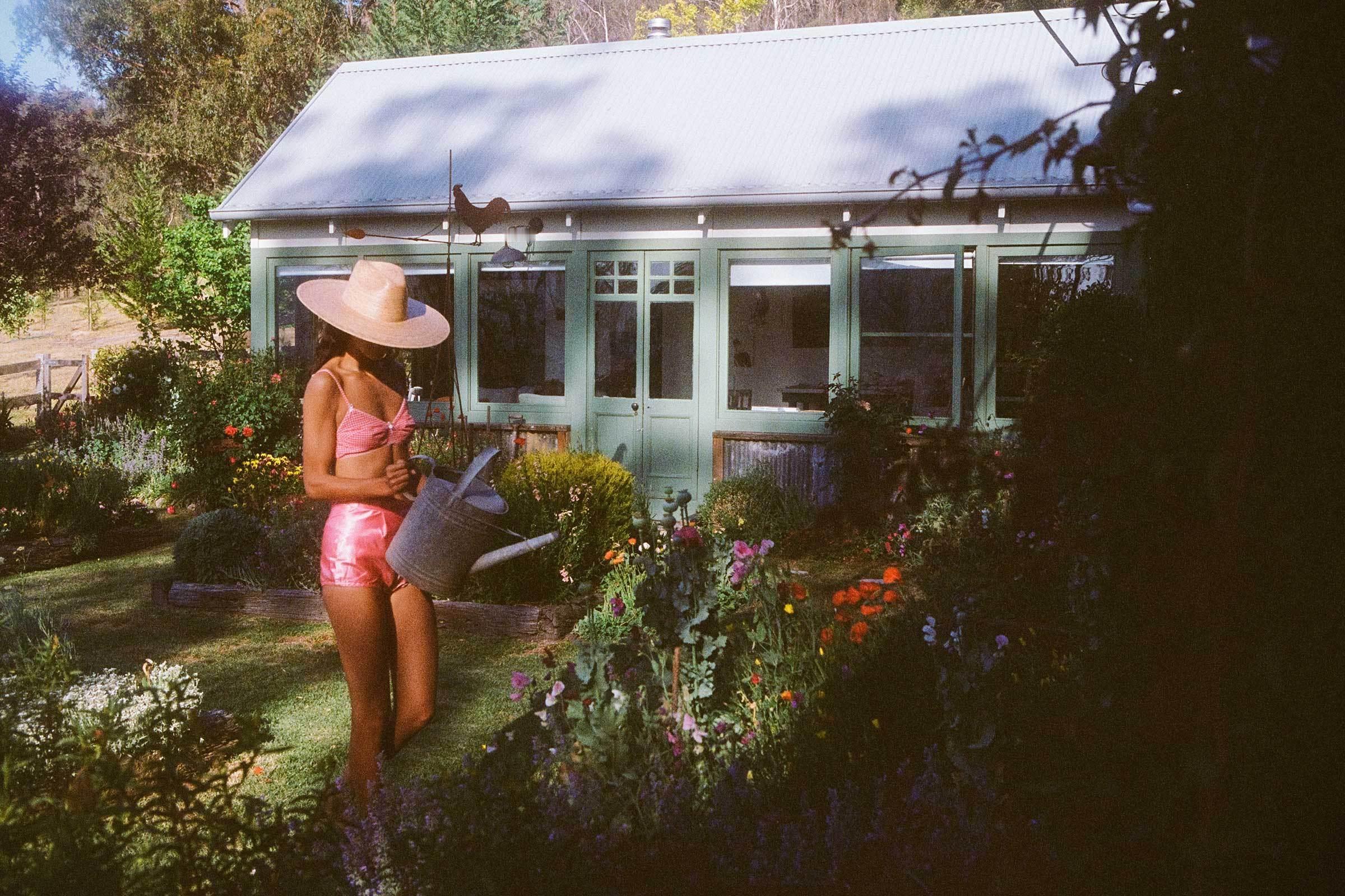 Lack of Color Hats 👒💐 ​​​