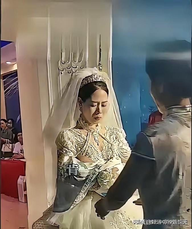 太感动了！
近期陕西一新娘结婚带满月侄子出嫁，善良终被温柔以待
 
这孩子父亲因