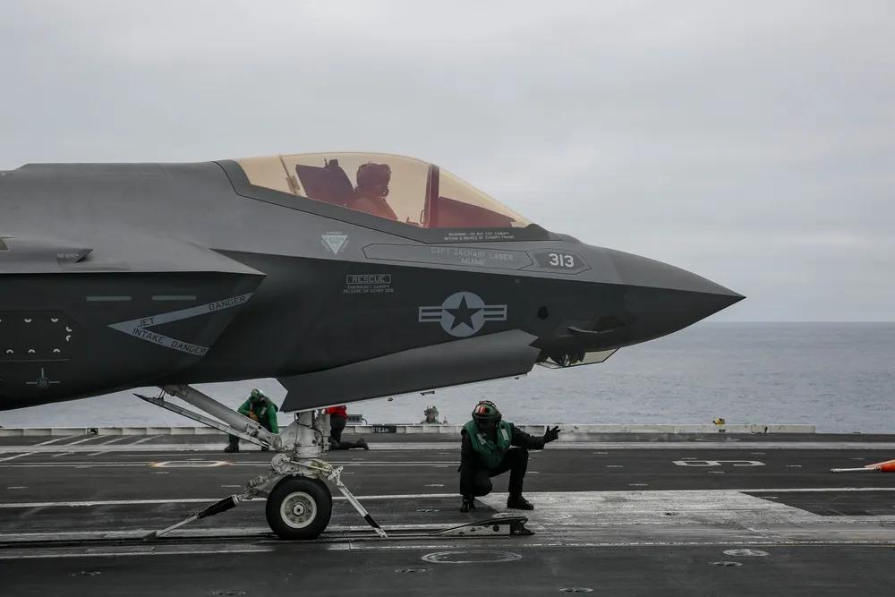 一架隶属于海军陆战队第314战斗攻击中队（VMFA-314）“黑骑士”队的F-3
