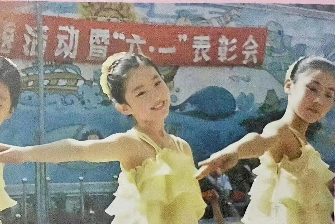 刘亦菲：被爱浇灌的童年，铸就一生的温柔底色

近日，一组刘亦菲童年旧照引发热议。