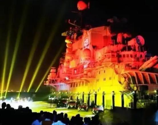 1995年，俄罗斯以89万美元，将2艘退役航母，低价卖给韩国。不料航母出境检查时