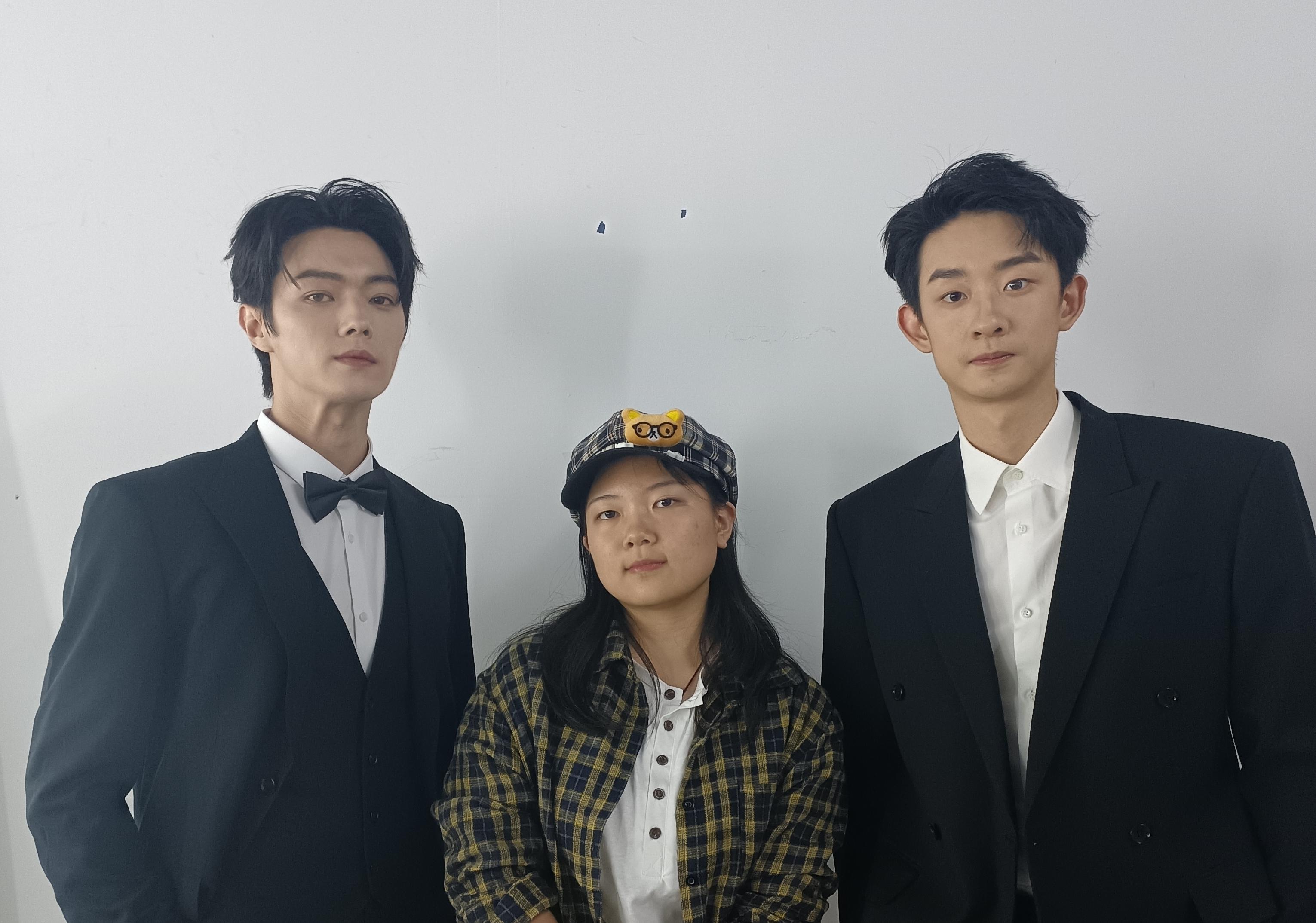 合影和多人物料，帅气许凯soso穿梭不同场合，驾驭多样风格。 ​​​