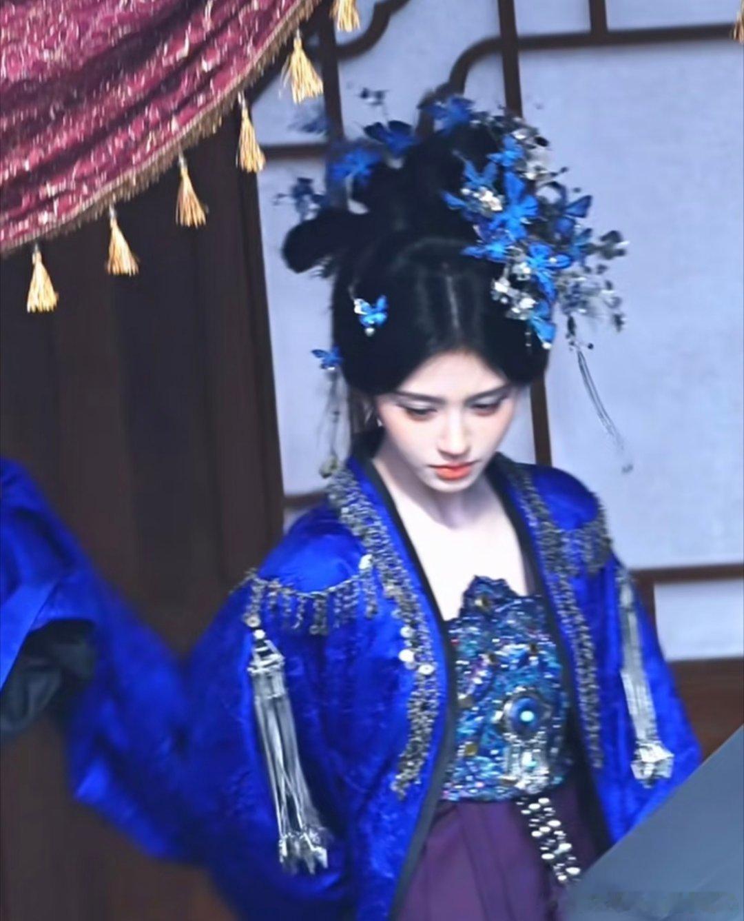 鞠婧祎 jjy鞠婧祎阿黛 “不同蔷薇，你可是明艳从不凋零的玫瑰.”