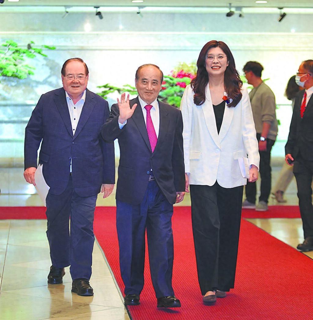 赖清德公然放狠话：郑丽文访陆返台必抓，大陆早已亮明态度绝不妥协！

很多人看到这