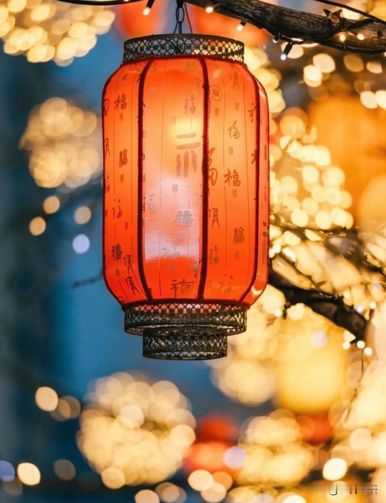 长大后才发现，故乡好像只剩下冬天了。

小时候，四季都在老家。
春天摸鱼，夏天捉