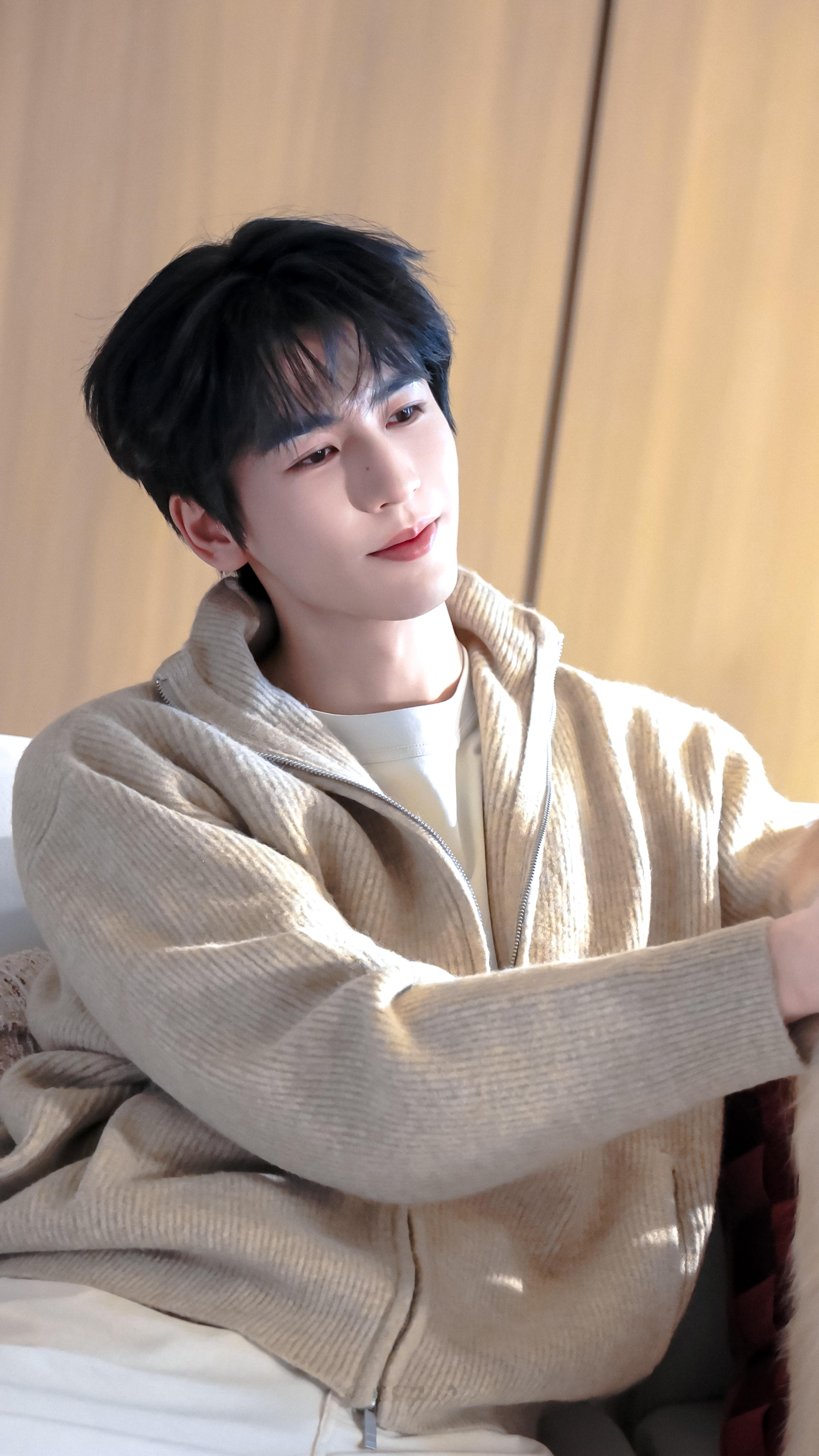 张凌赫居家男友🎞 