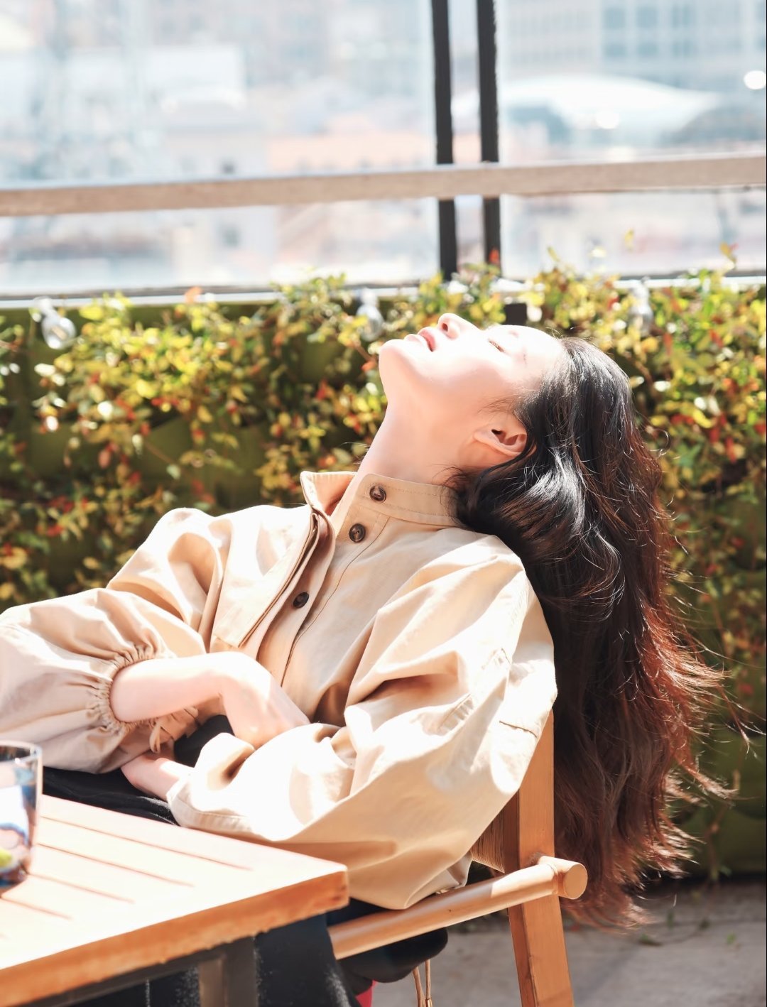 郭晓婷分享日常～“我说我想被阳光晒透我便拥有了一个大大大晴天☀” 