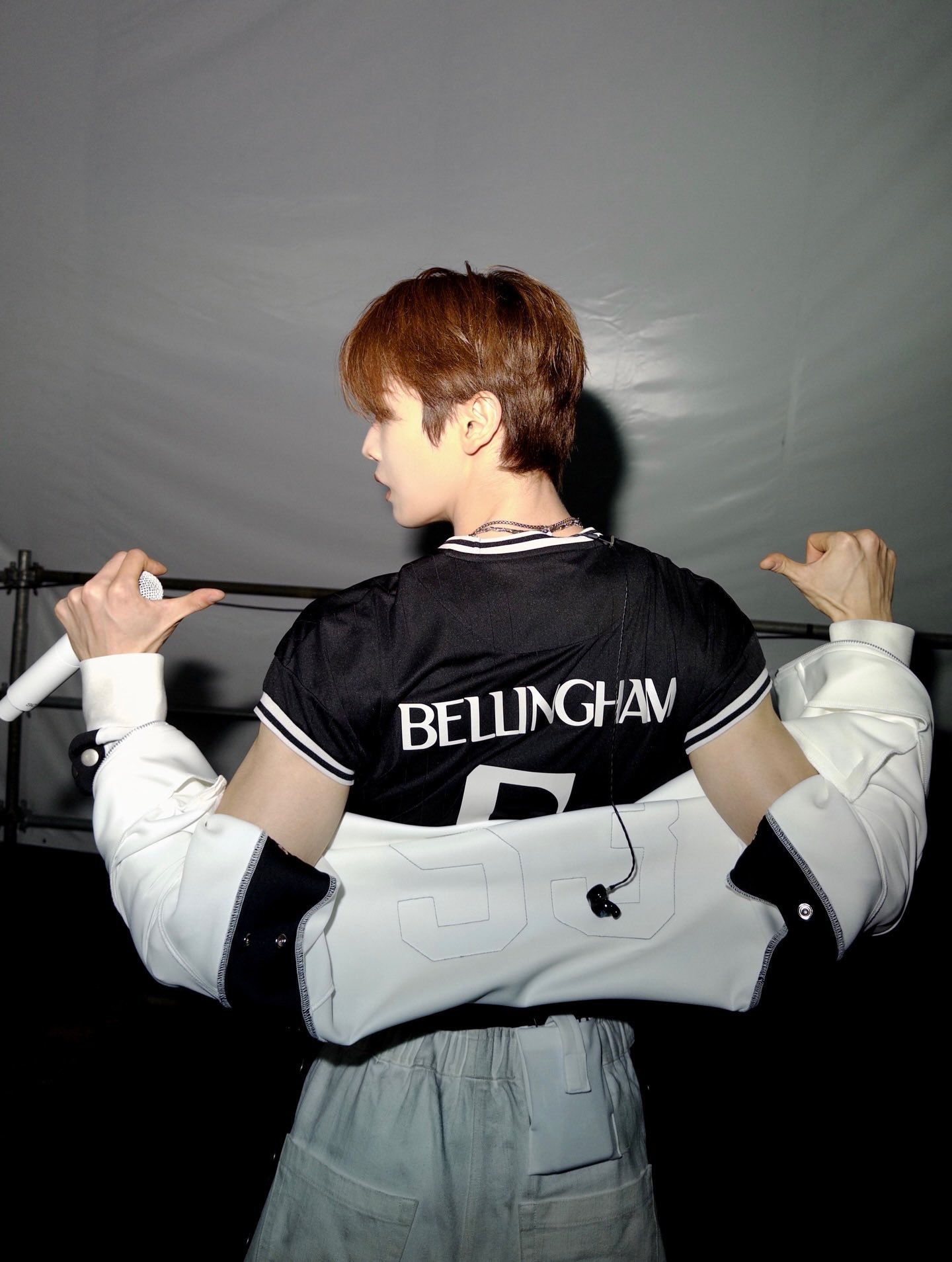 郑成灿身穿贝林厄姆Y-3特别款球衣⚫ 