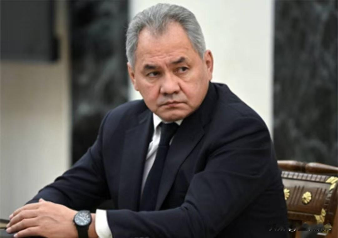 绍伊古到访阿塞拜疆。风尘仆仆的俄罗斯国家安全会议秘书绍伊古，先走访伊朗拜会新总统