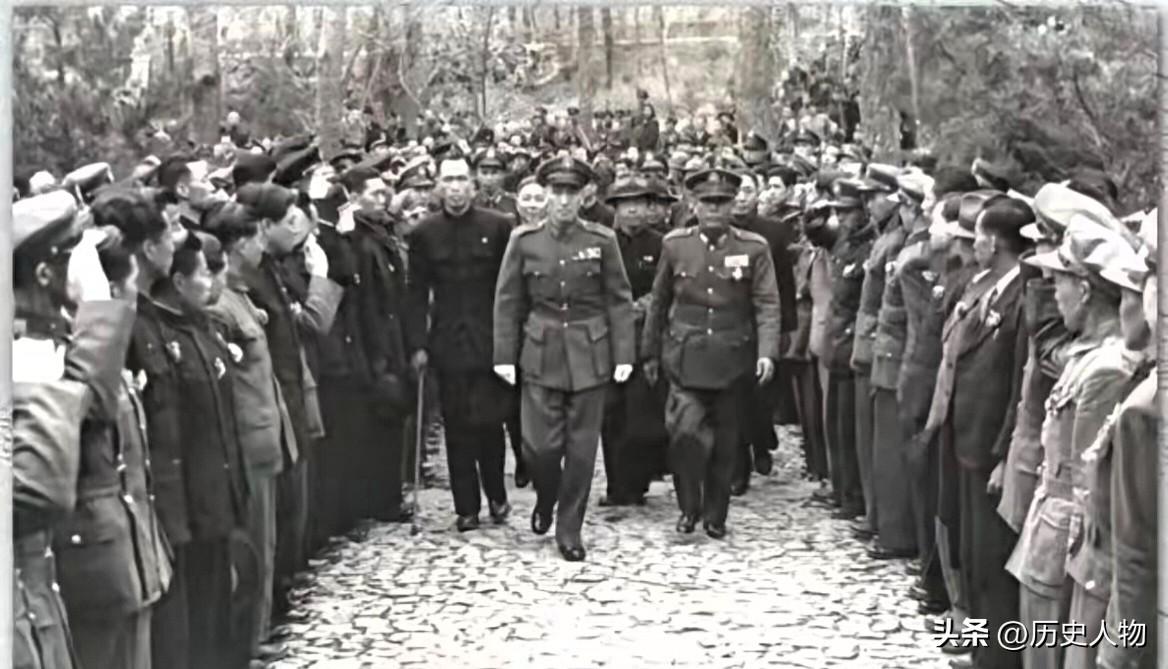 1947年3月26日，蒋介石在南京灵谷寺为坠机离世的戴笠举办隆重公葬。因戴笠生前