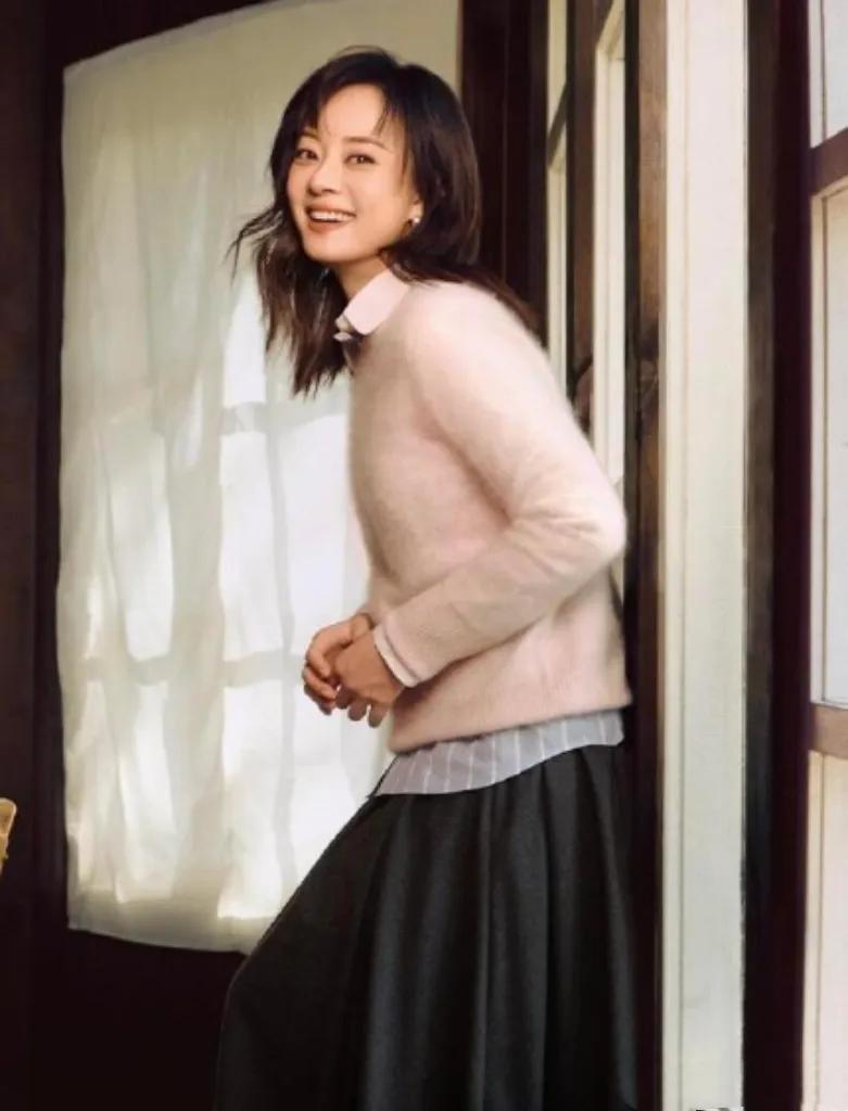 孙俪留长发美到认不出！网友：这还是那个“娘娘”吗？ 
谁说短发才是孙俪的本体？这
