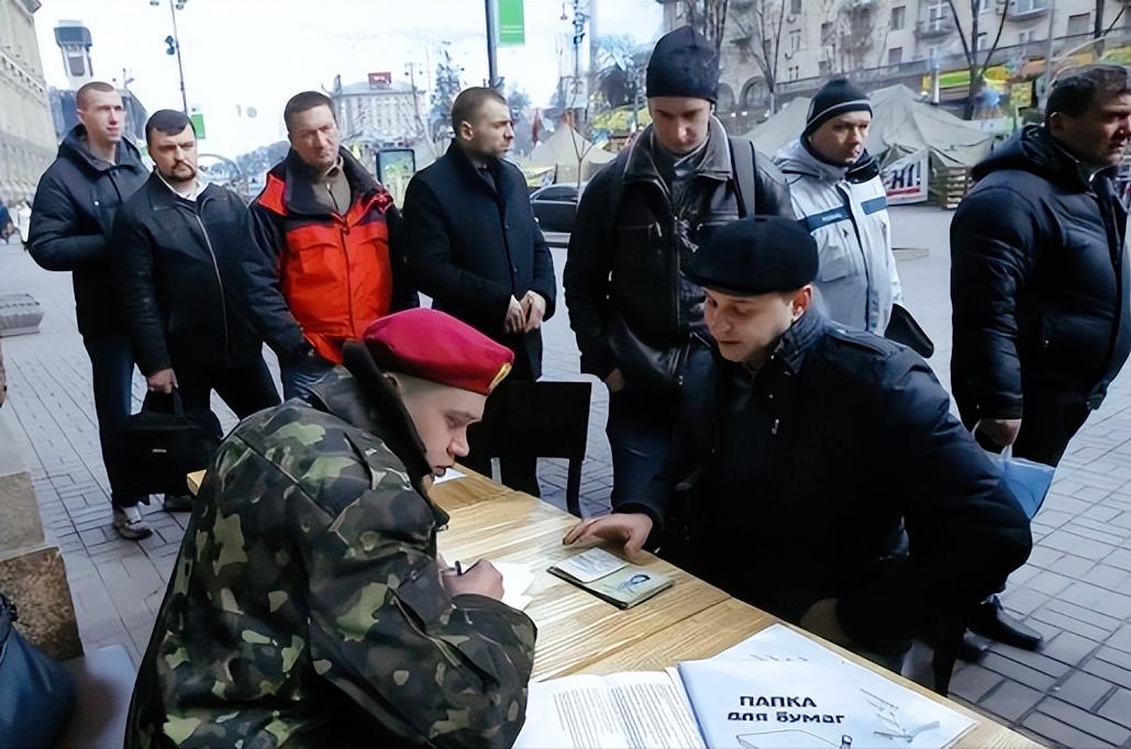 离谱！在乌克兰，一条命居然能明码标价，只要掏5千到1.6万美元就能不用去前线打仗