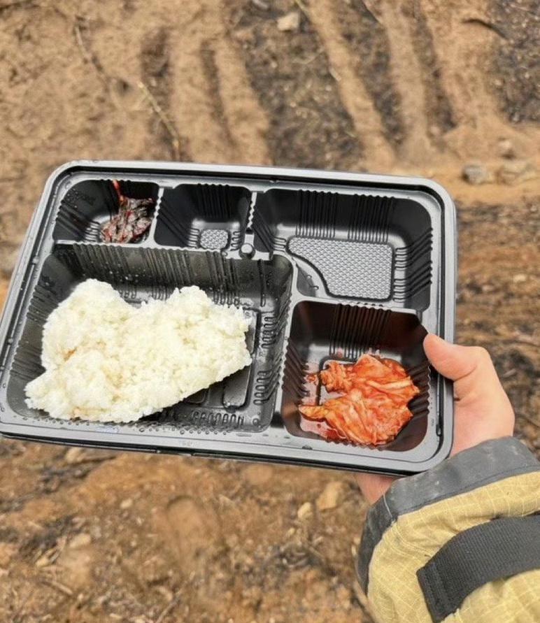 韩国消防员的伙食真的能证明韩国人吃不起肉吗？
-----------------