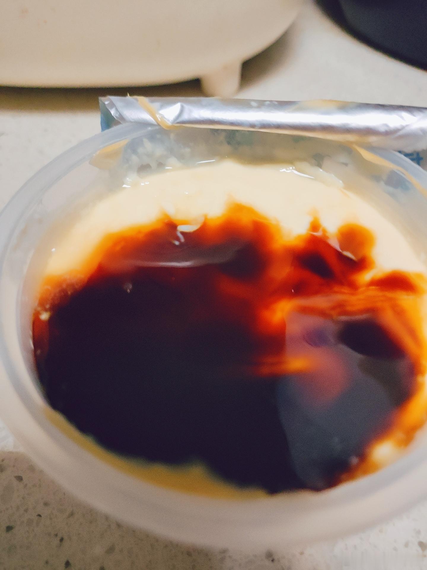 才反应过来没有吃早餐来个焦糖布丁垫垫肚子 ​​​
